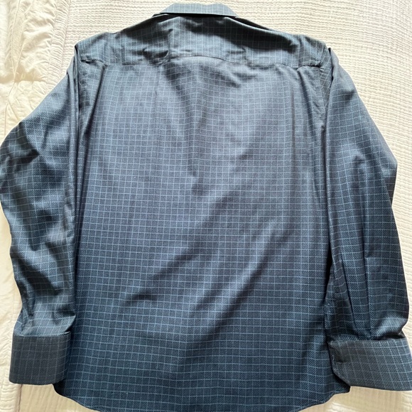 EGARA No Iron Shirt - Picture 2 of 7